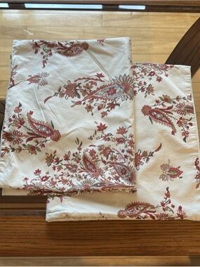Pottery Barn Cream Pillowcase with Red Floral Print x 2 Standard Sz
